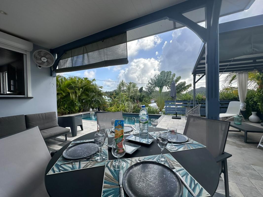 varangue-couverte-espace-repas-exterieur-sainte-anne (1)